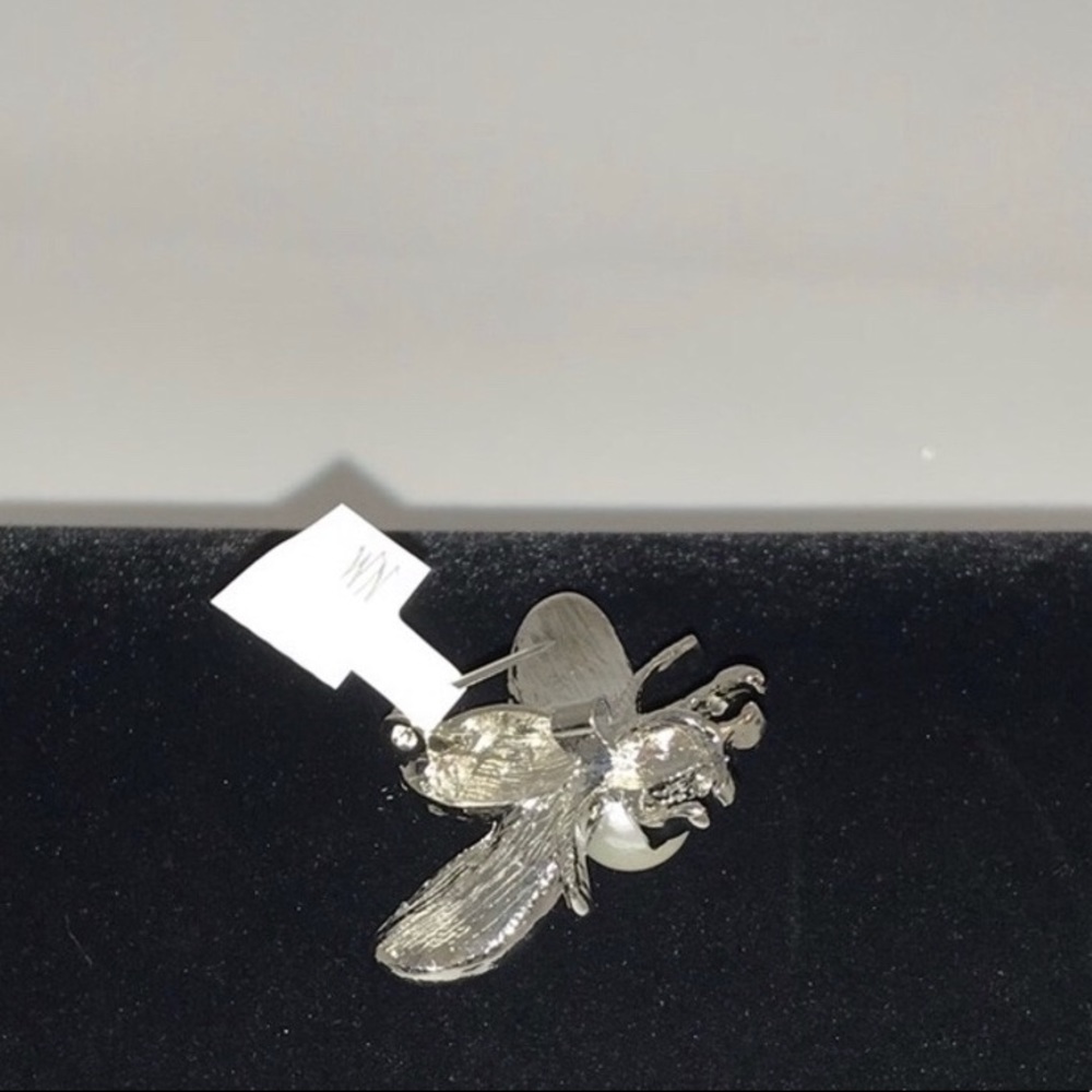 Silver Bee Brooch - Picture 6 of 8